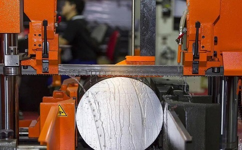 乐业立式金属带锯床切削出现跑带故障解决方法！